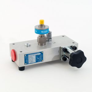 CT300R, CT400R Analogue Series Turbine flowmeters with built-in loading valve 