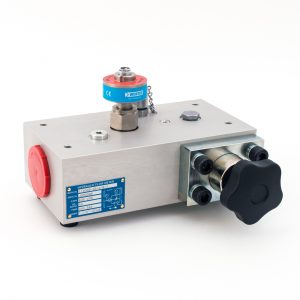 CT600R, CT800R Analogue Series Turbine flowmeters with built-in loading valve 